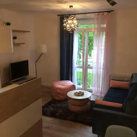 Zawiszy Czarnego 10 *