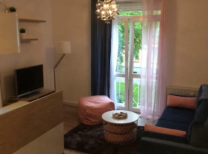 Zawiszy Czarnego 10 *